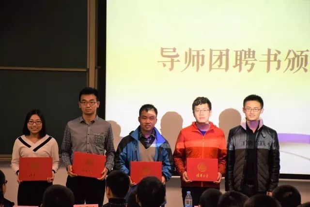 导师团聘书颁发(依次为刘倩,姚一頔,吴承鹏,贺志超,孙启明辅导员)