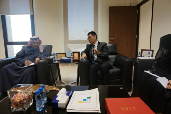 清华代表团与TVTC国际合作部主任Ibrahim A. Alrasheed会谈.png