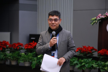 1575449424291097495.jpg 21.唐传祥主持大会主题报告.jpg