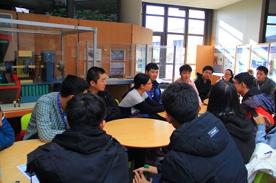 1583727336647014937.jpg 图7 支队同学与在CERN的学长学姐座谈 邬鸿伟 摄.jpg